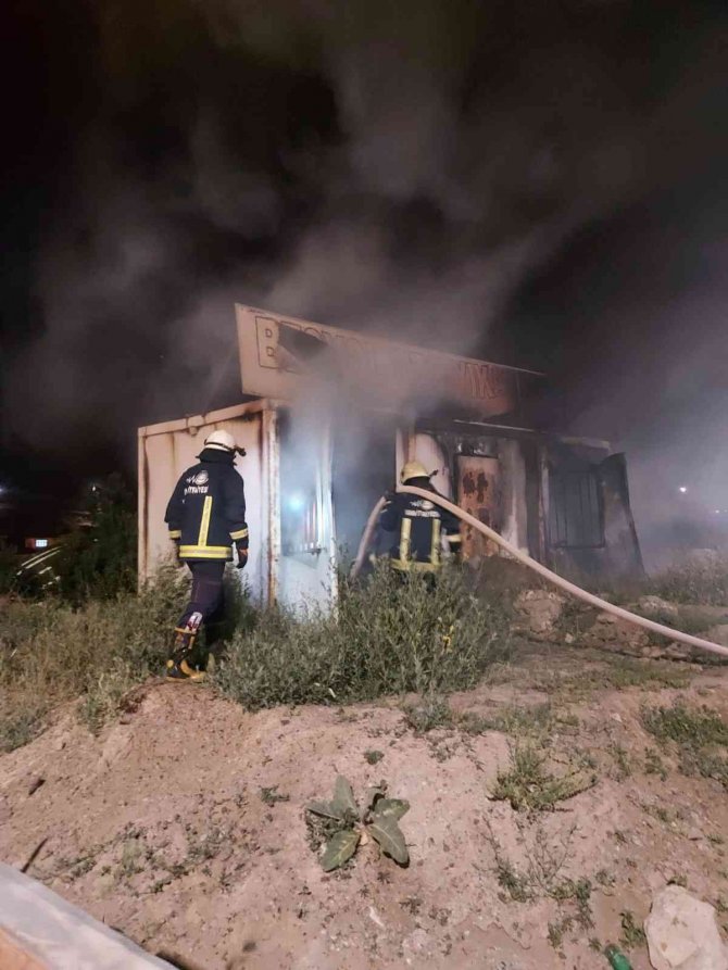 Van’da konteyner yangını