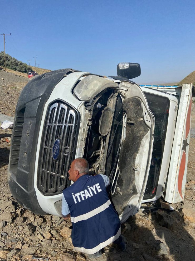 Yaylacıları taşıyan kamyonet şarampole devrildi 10 yaralı