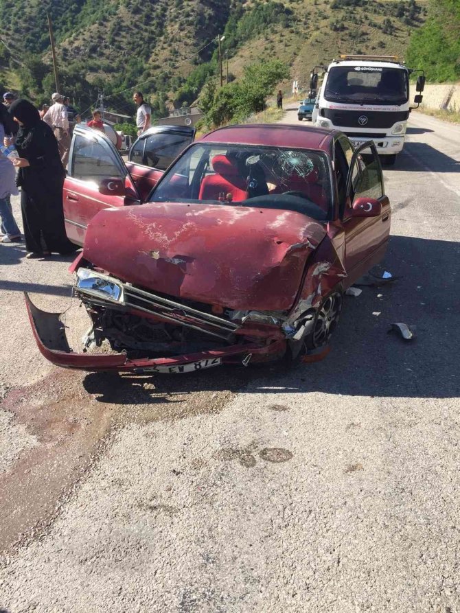 2 aracın karıştığı kazada 4 kişi yaralandı