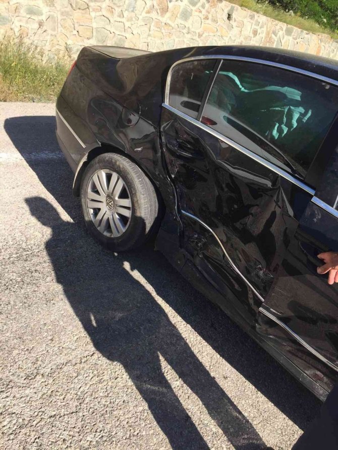 2 aracın karıştığı kazada 4 kişi yaralandı