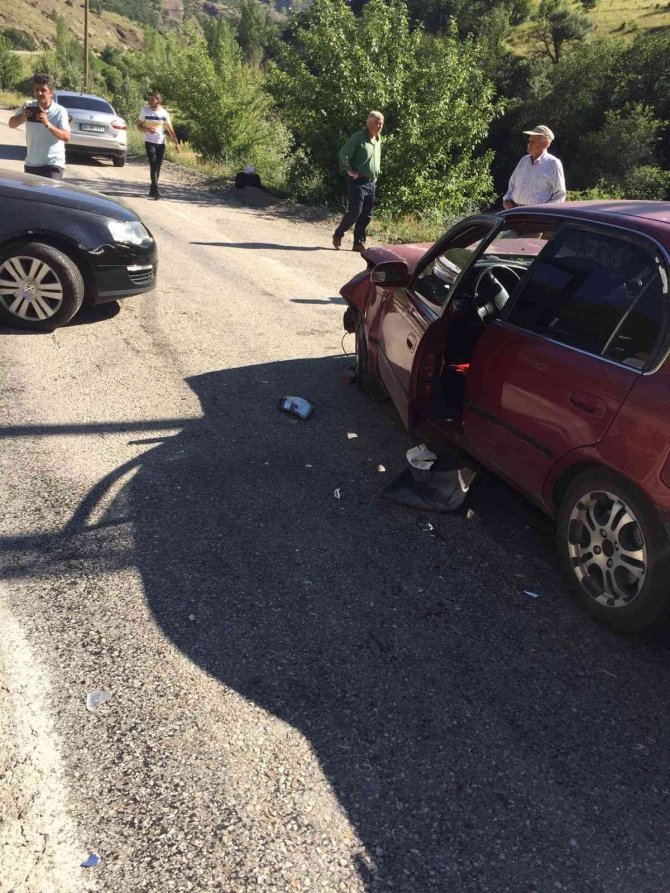 2 aracın karıştığı kazada 4 kişi yaralandı