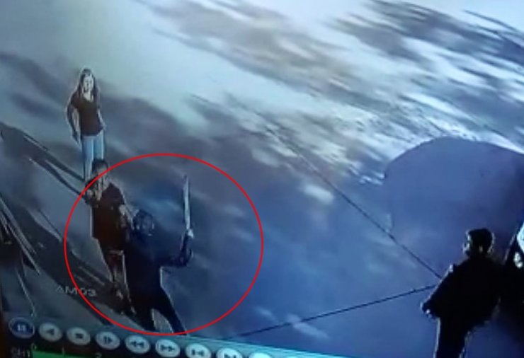 Anne ile 3 yaşındaki kızını iki ayrı yerden kaçırdılar; o anlar kamerada