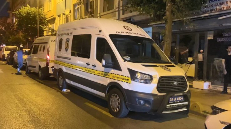 Annesini boğazını keserek öldürdü