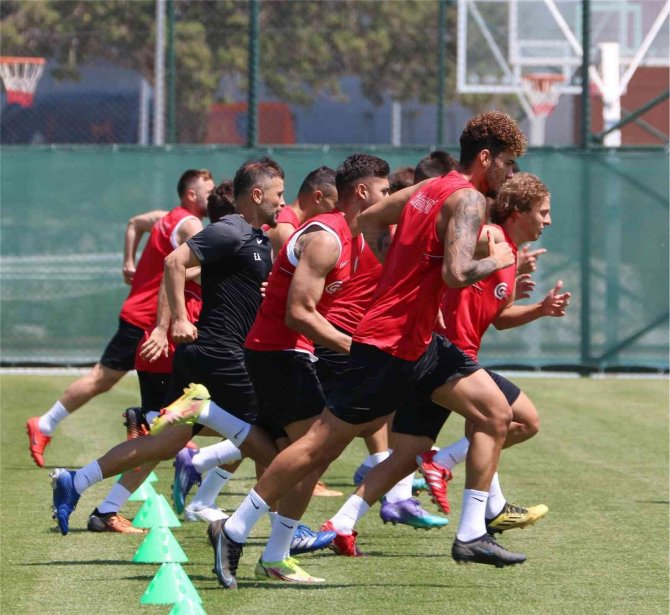 Antalyaspor, 3 grup halinde çalıştı