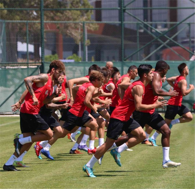 Antalyaspor, 3 grup halinde çalıştı