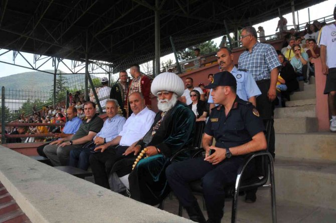 Eşekler birincilik için yarıştı