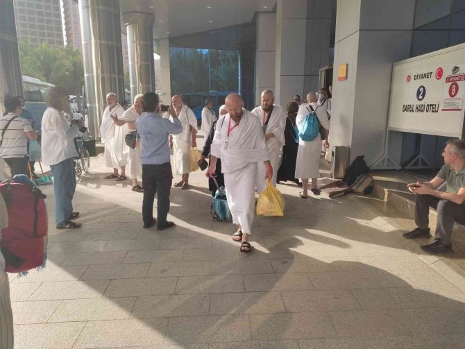 Hacı adayları Arafat’a çıkıyor