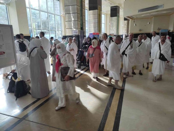 Hacı adayları Arafat’a çıkıyor