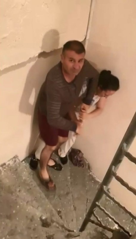 Kardeşi ile tartışan ağabey keserle evi bastı