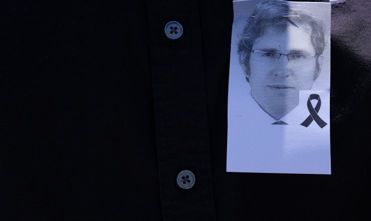 Öldürülen doktor Ekrem Karakaya için hastane önünde gıyabi cenaze namazı kılındı