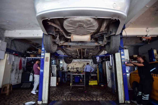 Oto tamir ustalarından bayramda yola çıkacak sürücülere uyarılar