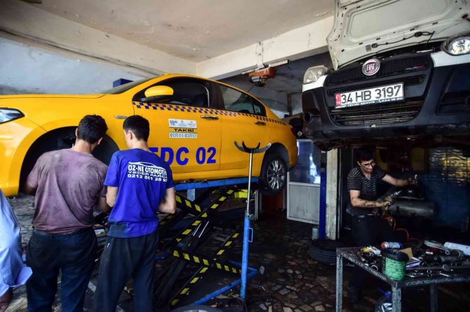 Oto tamir ustalarından bayramda yola çıkacak sürücülere uyarılar