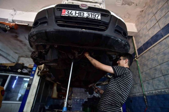 Oto tamir ustalarından bayramda yola çıkacak sürücülere uyarılar