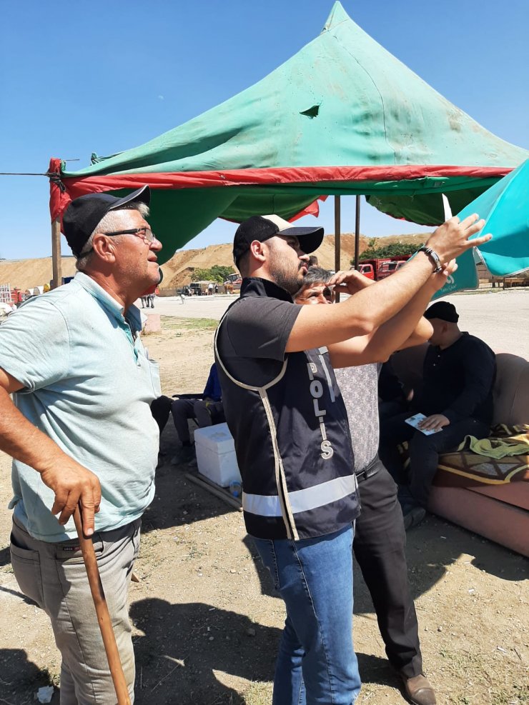 Polis, kurban satıcılarını dolandırıcılara karşı bilgilendirdi