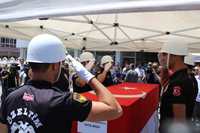Saldırıda hayatını kaybeden doktor Karakaya’yı binler uğurladı