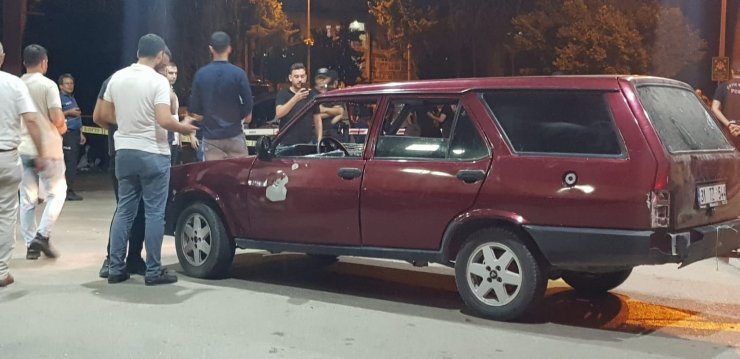 Seyir halindeki otomobile silahlı saldırı: 1 ölü, 6 yaralı