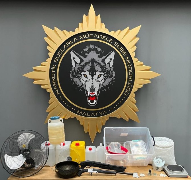 Suçüstü yakalanan 3 zehir taciri tutuklandı