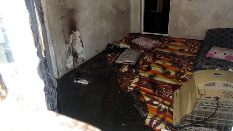 Tartıştığı komşusunun evini kundaklayıp, kendisini yakmaya kalktı; operasyonla yakalandı