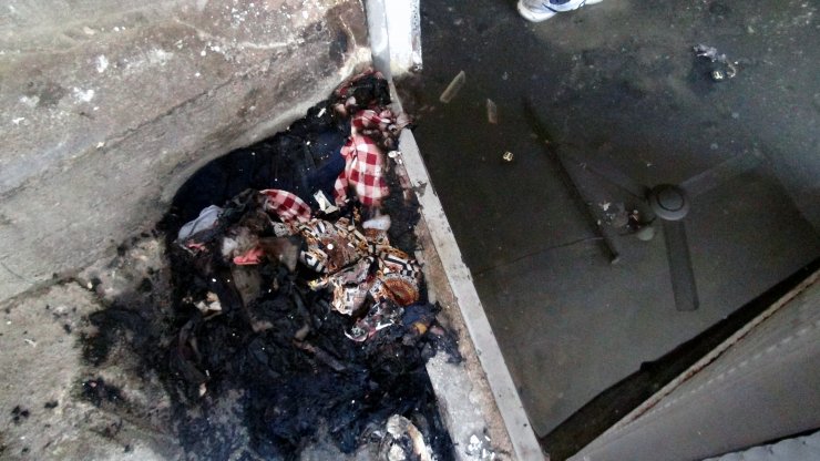 Tartıştığı komşusunun evini kundaklayıp, kendisini yakmaya kalktı; operasyonla yakalandı