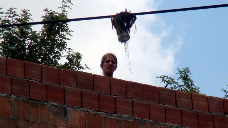 Tartıştığı komşusunun evini kundaklayıp, kendisini yakmaya kalktı; operasyonla yakalandı