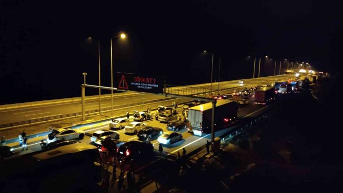 Tünelde tır yandı, sürücüler mahsur kaldı