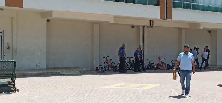 2 günlük eşini öldürdü