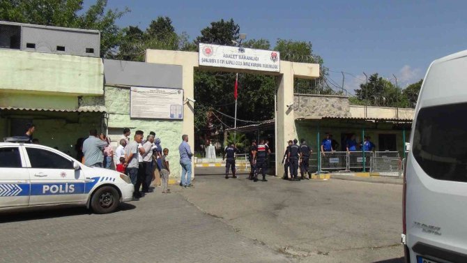 Cezaevi önünde silahlı saldırıya uğrayan şahıs öldü