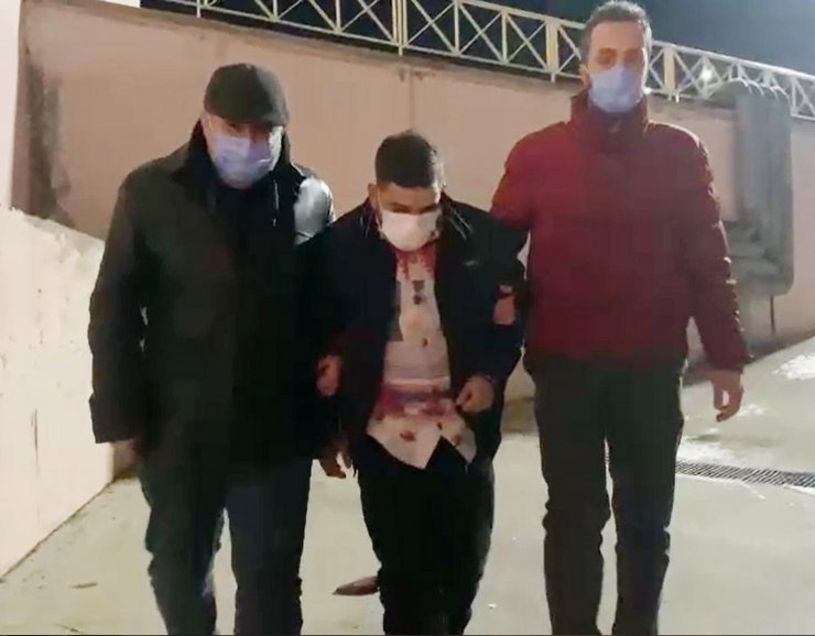 Hastanede iki doktoru rehin alıp, darbeden sanık tahliye edildi