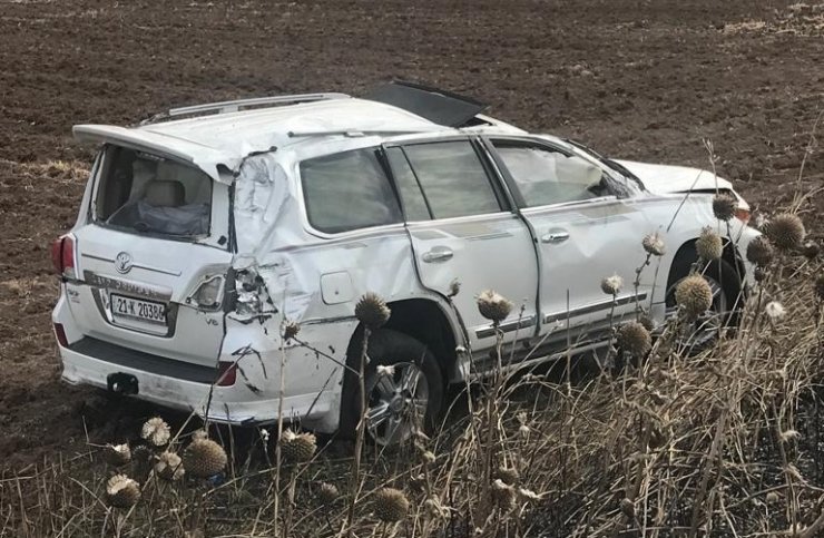 Irak plakalı cip, tarlaya uçtu: 4 yaralı