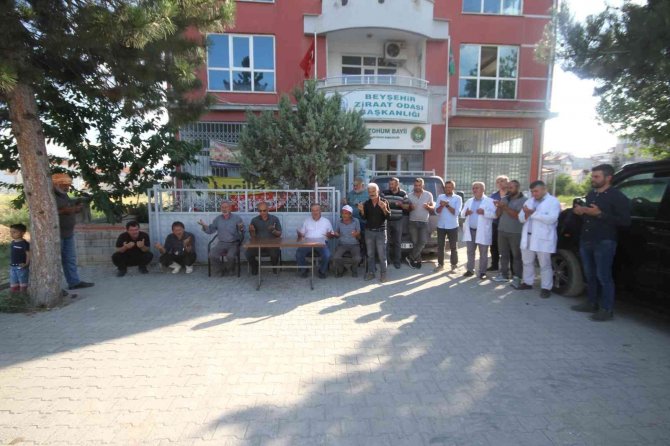 Konya'da çiftçiler hububat hasadı sezonunu dualarla açtı