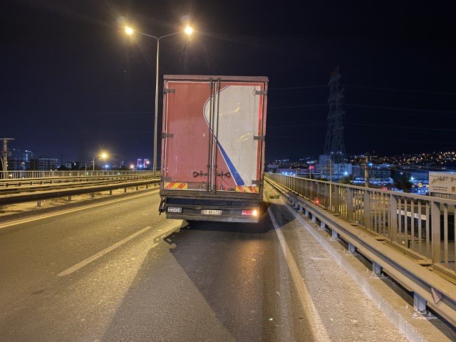 Motosiklet ile kamyon çarpıştı: 1 ölü 