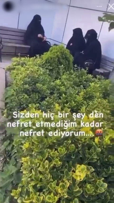 Çarşaflı kadınlara yönelik tepki çeken paylaşımda bulunmuştu, açığa alındı