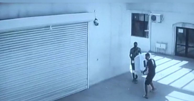 Taziye evinden sulu klima hırsızlığı kamerada