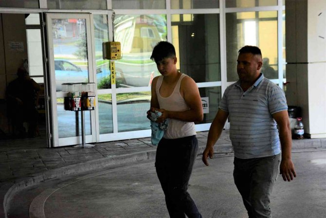 Acemi kasaplar soluğu hastanede aldı