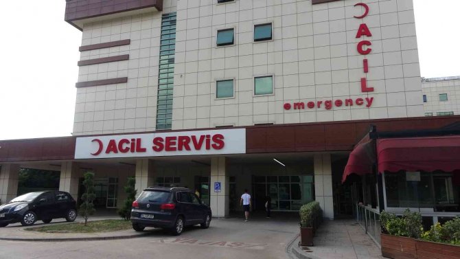 Acemi kasaplar soluğu hastanede aldı