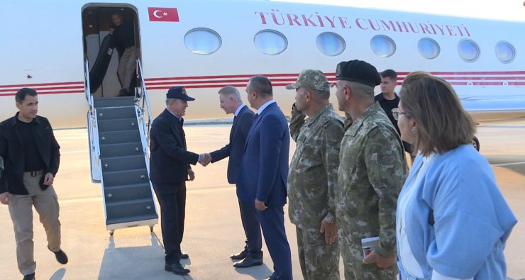 Bakan Akar ve TSK Komuta Kademesi, Süleyman Şah Türbesini ziyaret etti