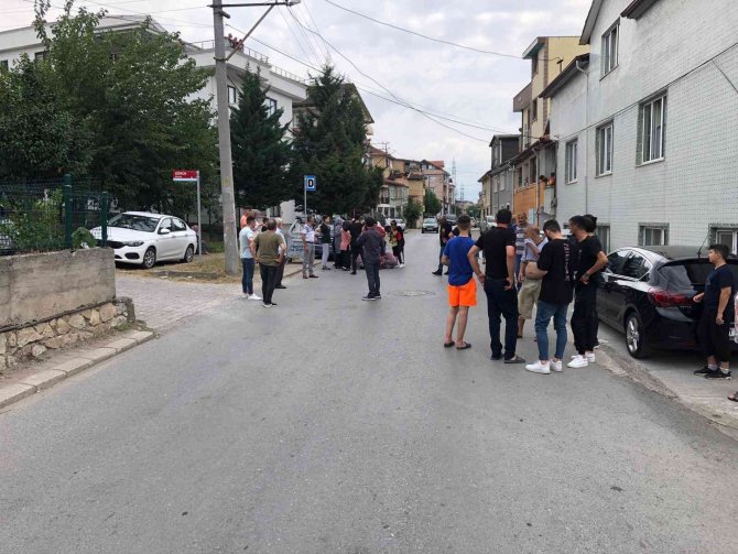 Bayram günü kabusu yaşadılar: Otomobil yolda oynayan çocuğa çarptı