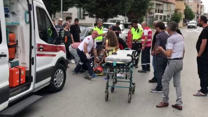 Bayram günü kabusu yaşadılar: Otomobil yolda oynayan çocuğa çarptı