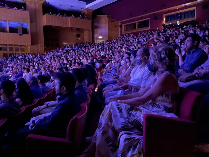 Crosscurrents Trio, CRR'de konser verdi