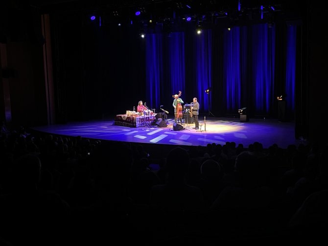 Crosscurrents Trio, CRR'de konser verdi