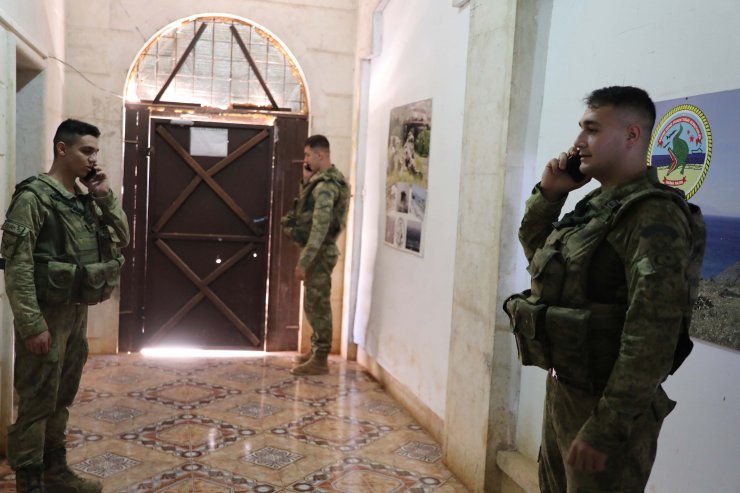 Kahraman askerler, bayramı Suriye'de karşıladı