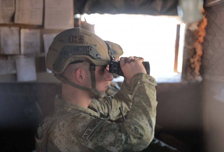 Kahraman askerler, bayramı Suriye'de karşıladı