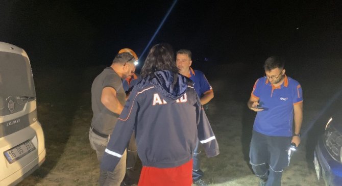 Kayboldu, 4 saat sonra baraj kenarında ağlarken bulundu