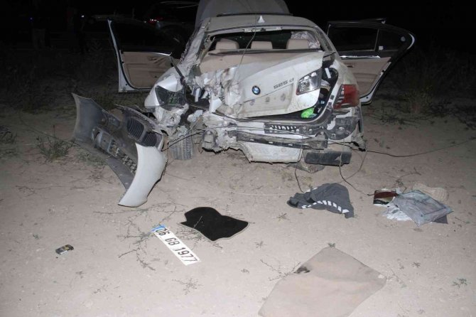 Konya'da köpeğe çarpmamak için manevra yapınca direğe çarpıp takla attı