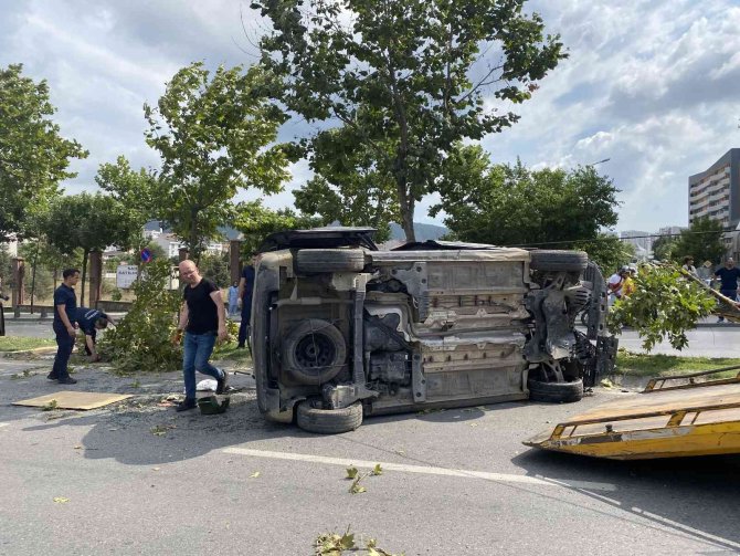 Kurban kesimi dönüşü feci kaza: 4 yaralı