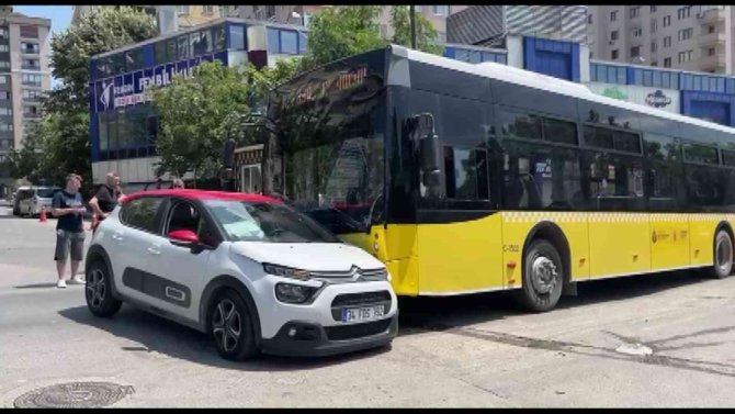 Otobüs ile otomobil çarpıştı: 3 yaralı