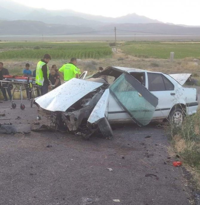 Otomobil şarampole yuvarlandı: 3 yaralı