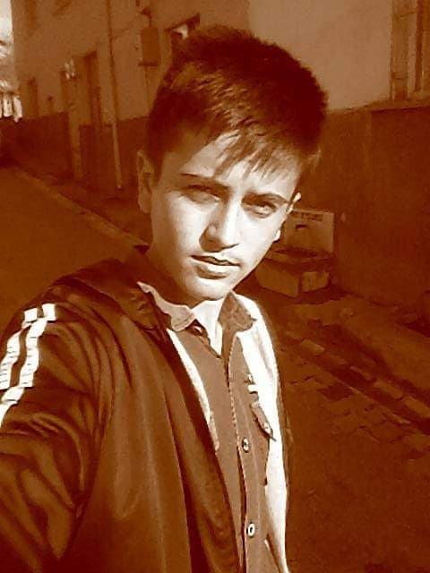 Tarlaya savrulup, yanan otomobilde can verdi 