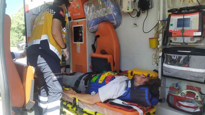 Tatilin ilk günü aşırı hız kazaya sebep oldu: 4 yaralı