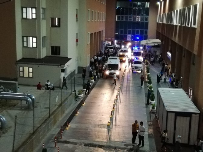 Silahlı kavgada 54 kişi yaralandı